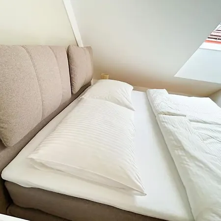 Dachgeschoss Maisonette Im Altbau Apartment