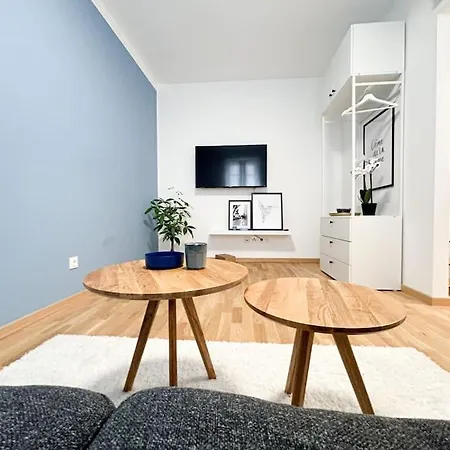 Ruhiger Familientraum Fuers Wochenende Oder Laengerfristigen Aufenthalt * Wiener Neustadt