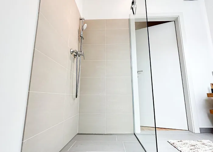 Ruhiger Familientraum Fuers Wochenende Oder Laengerfristigen Aufenthalt * Wiener Neustadt